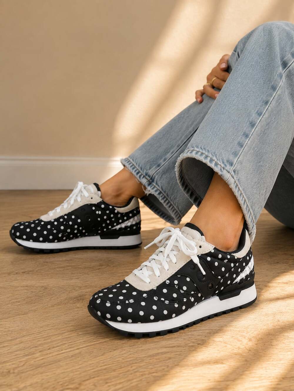 Saucony Shadow Polka Dot Retro Runner Sneakers Women 6.5 Y2K Black White